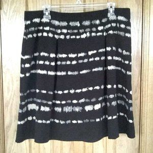 Simply Vera black and white dashed stripe skirt